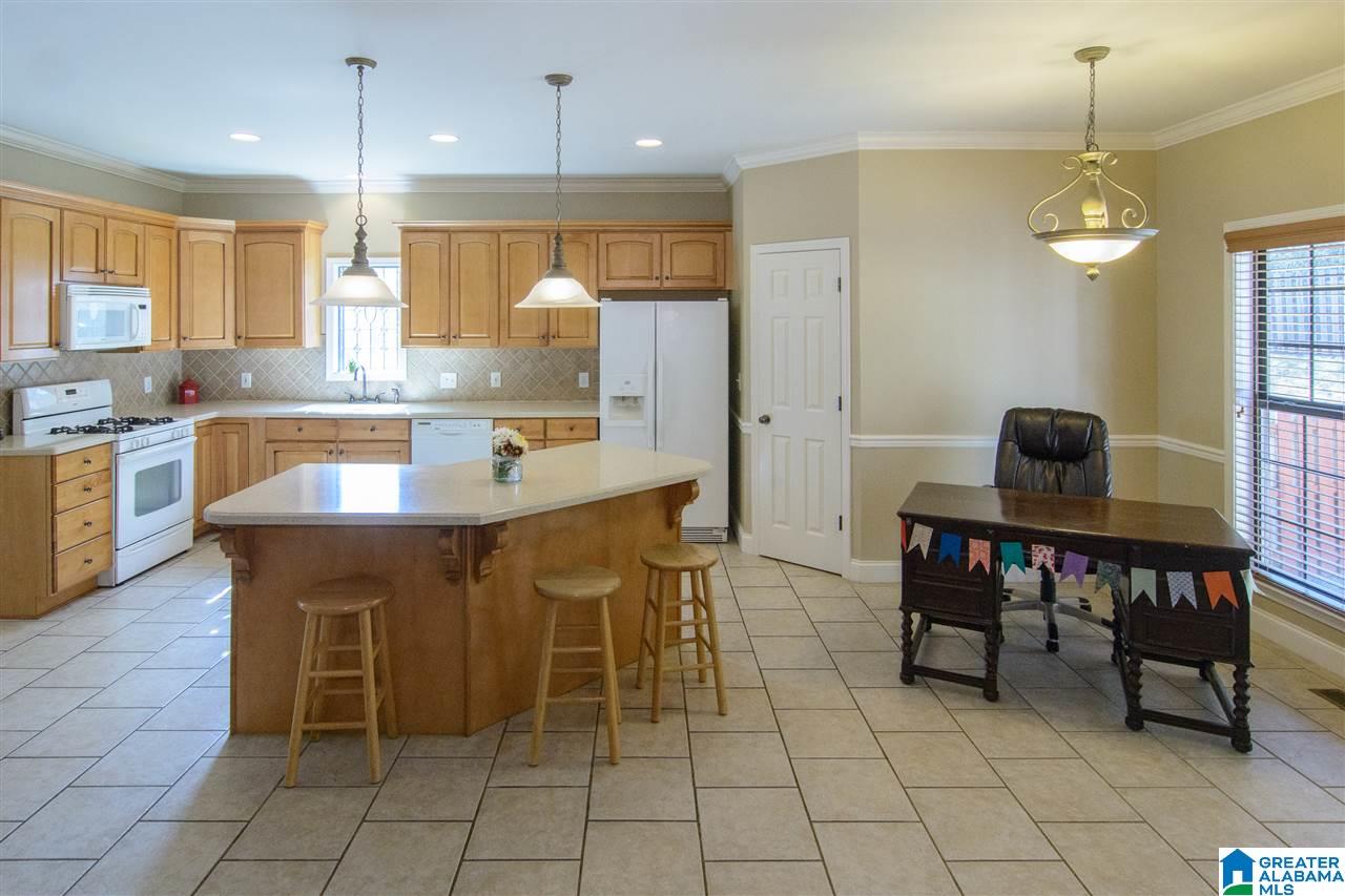 821 Meadow Ridge Lane Birmingham, AL 35242 - Photo 8 of 43