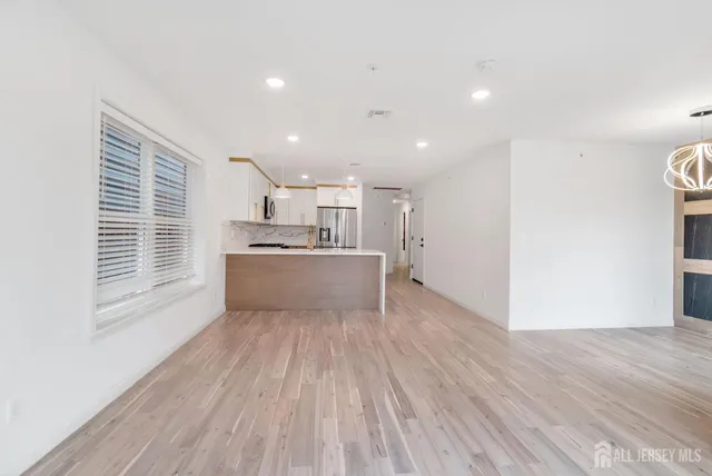 $3,200 | 73 Stuyvesant Avenue, Unit 1, Newark, NJ 07106