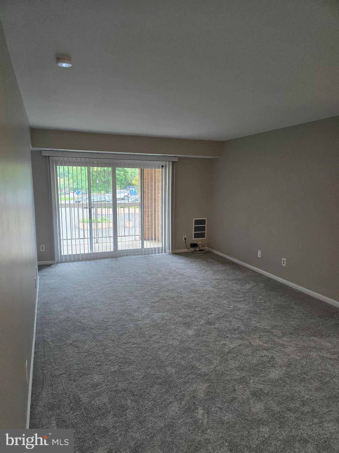 5800 Cove Landing Road Burke, VA 22015 - Photo 3 of 8 Living Room