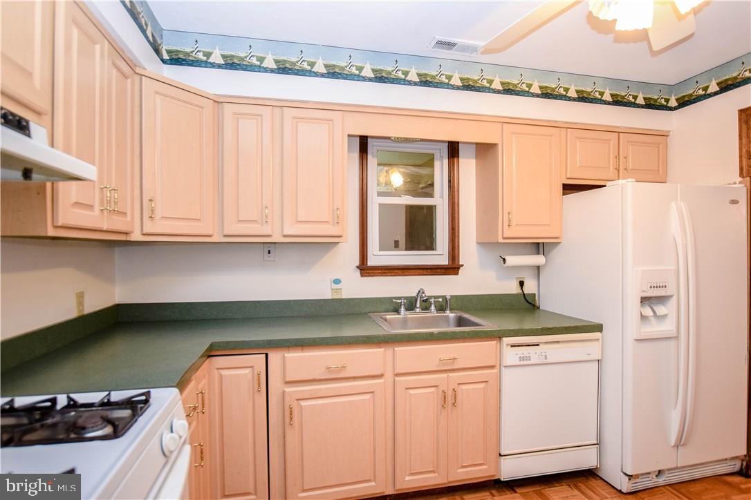 152 Stowaway Road Manahawkin, NJ 08050 - Photo 11 of 31