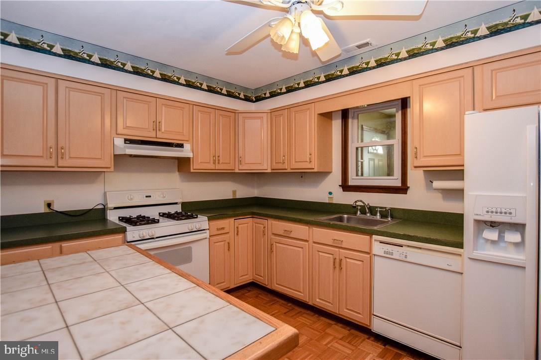 152 Stowaway Road Manahawkin, NJ 08050 - Photo 9 of 31