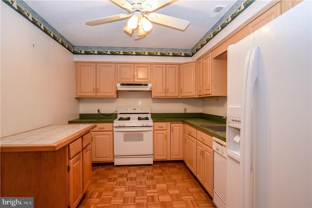 152 Stowaway Road Manahawkin, NJ 08050 - Photo 10 of 31