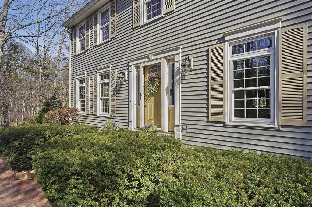 4 Charnock Circle Rutland, MA 01543 - Photo 2 of 42 front view of a house