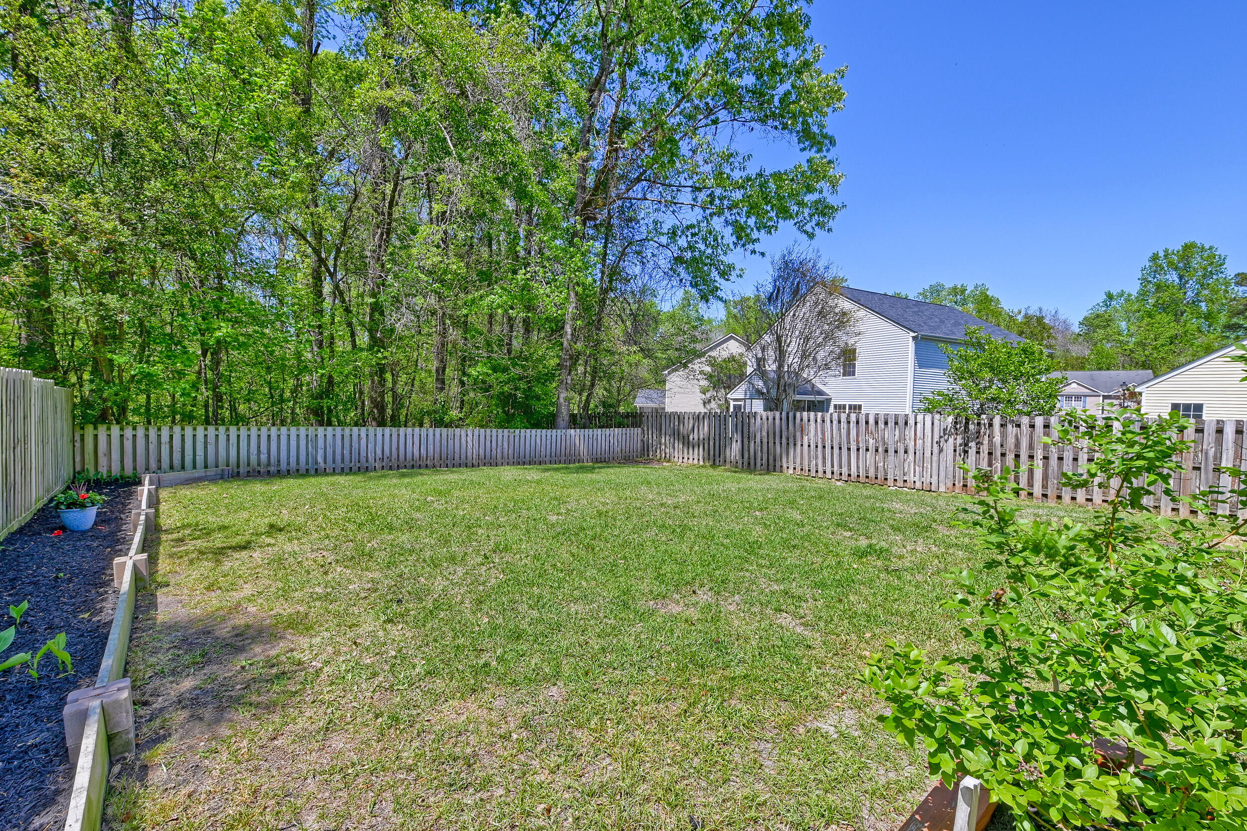 124 Hammerbeck Road Summerville, SC 29483 - Photo 9 of 49 124 Hammerbeck-36