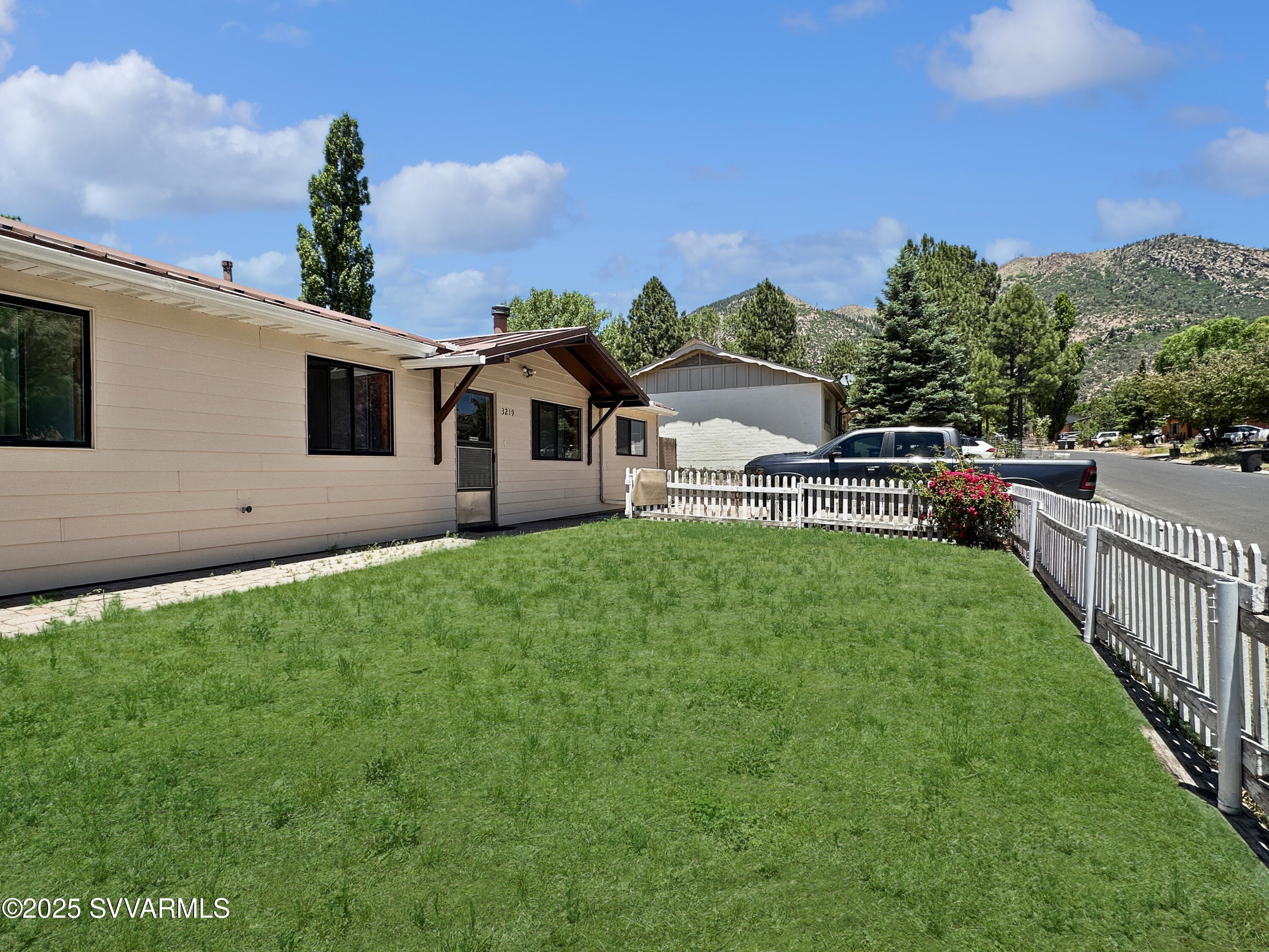 3219 North Manor Road Flagstaff, AZ 86004 - Photo 2 of 23 a front view of a house with garden