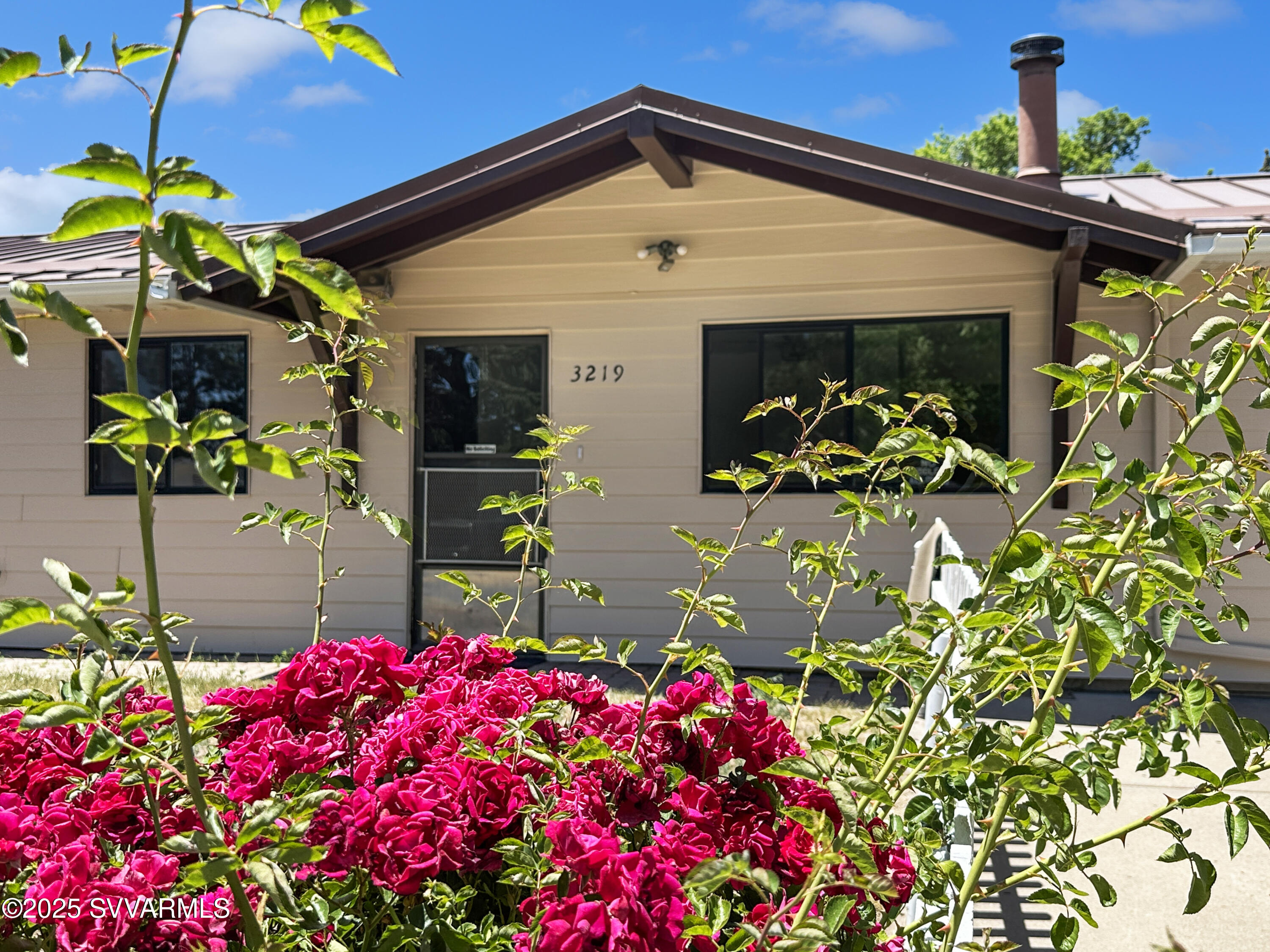 3219 North Manor Road Flagstaff, AZ 86004 - Photo 3 of 23 a front view of a house