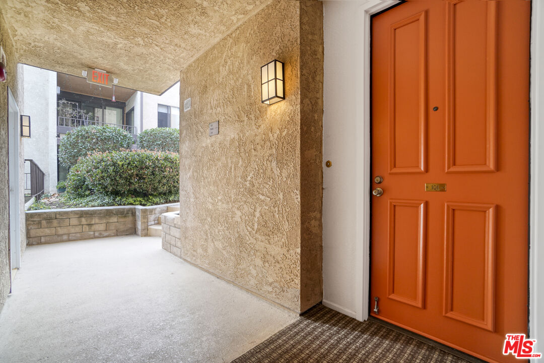 8707 Falmouth Avenue, Unit 101 Playa del Rey, CA 90293 - Photo 25 of 38