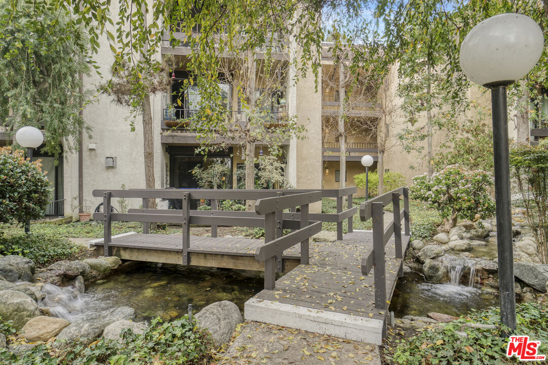 8707 Falmouth Avenue, Unit 101 Playa del Rey, CA 90293 - Photo 29 of 38