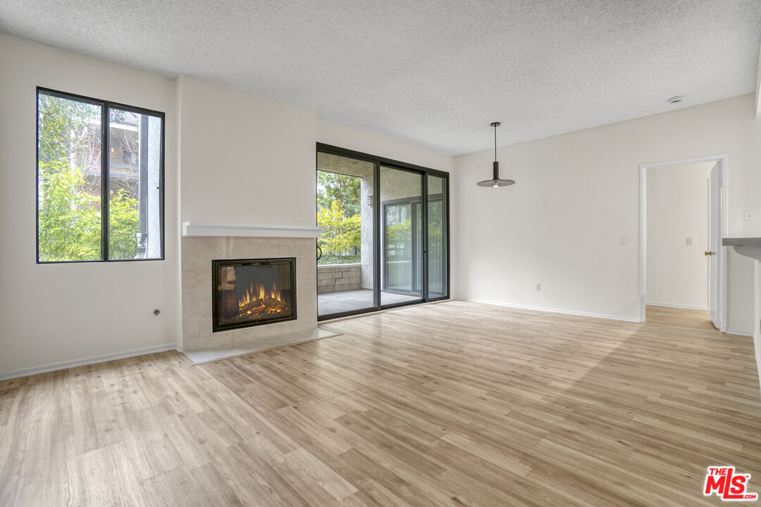 8707 Falmouth Avenue, Unit 101 Playa del Rey, CA 90293 - Photo 3 of 38