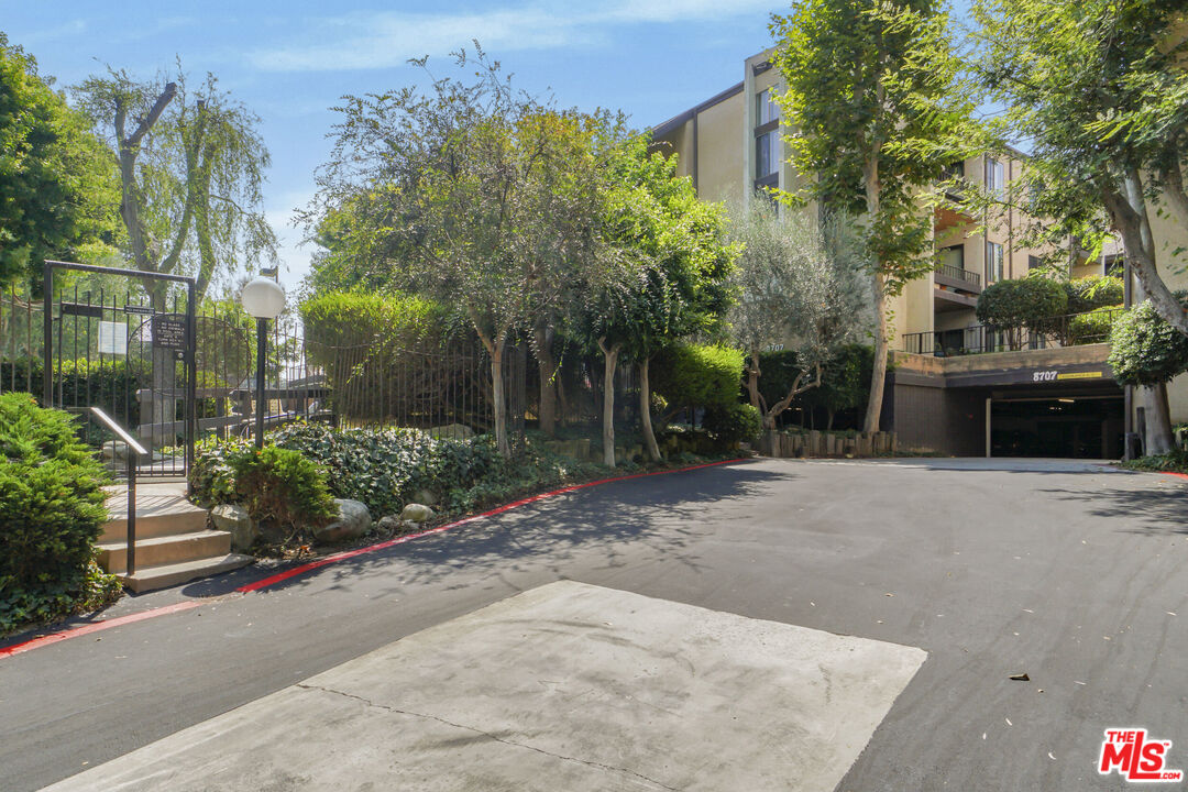 8707 Falmouth Avenue, Unit 101 Playa del Rey, CA 90293 - Photo 33 of 38