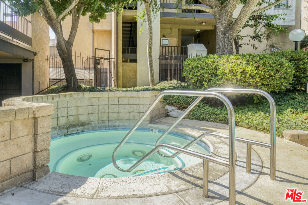 8707 Falmouth Avenue, Unit 101 Playa del Rey, CA 90293 - Photo 35 of 38