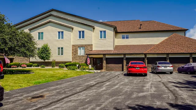 $334,900 | 5065 Spinnaker Lane, Unit D, Crown Point, IN 46307