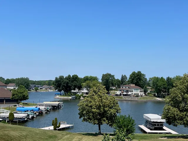 $334,900 | 5065 Spinnaker Lane, Unit D, Crown Point, IN 46307