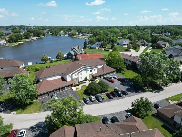 $334,900 | 5065 Spinnaker Lane, Unit D, Crown Point, IN 46307