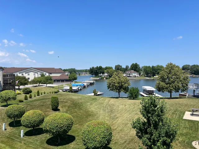 $334,900 | 5065 Spinnaker Lane, Unit D, Crown Point, IN 46307