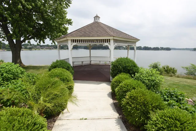 $334,900 | 5065 Spinnaker Lane, Unit D, Crown Point, IN 46307