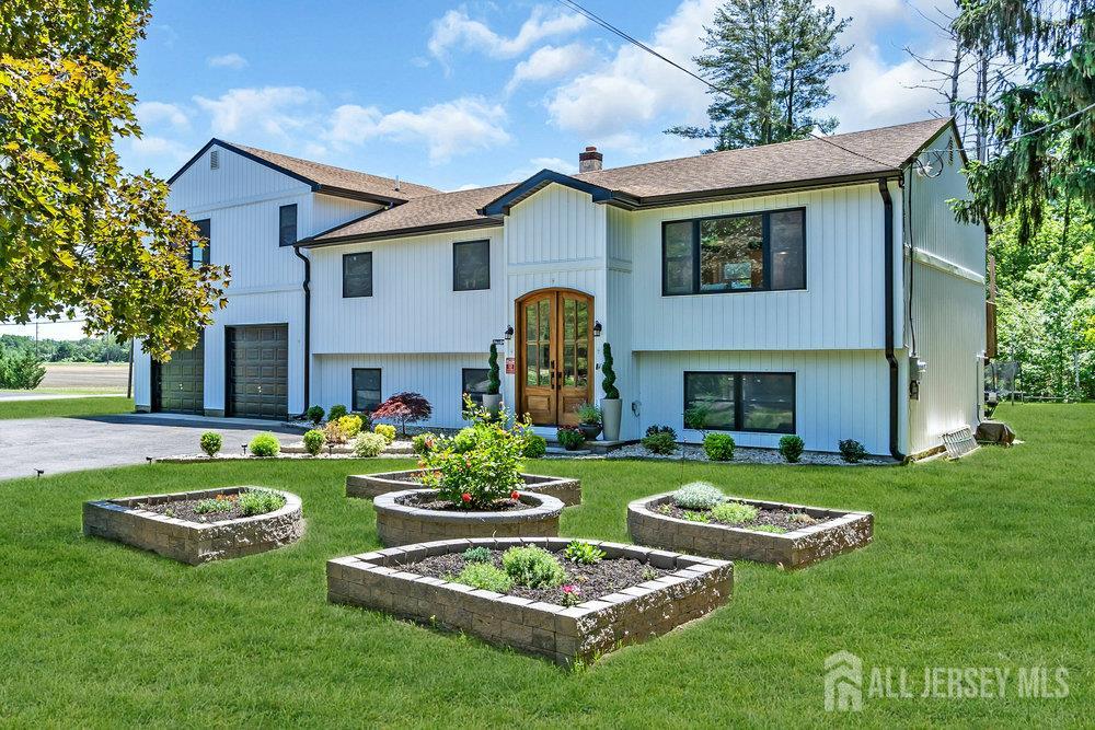 24 Bentley Road Monroe Township, NJ 08831 - Photo 3 of 62 Gallery Image 3