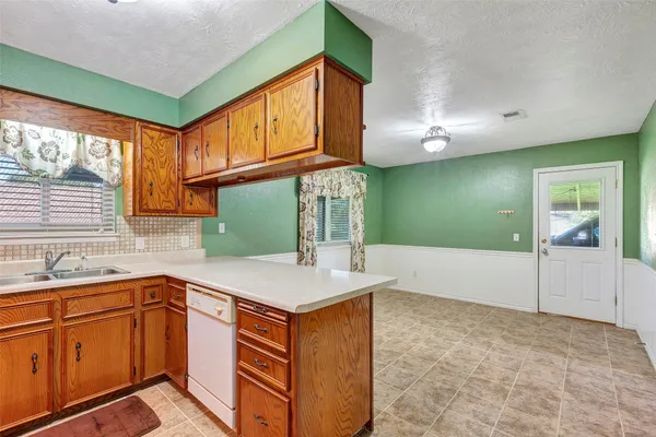 $164,000 | 302 Walnut Cove Road, Onalaska, TX 77360