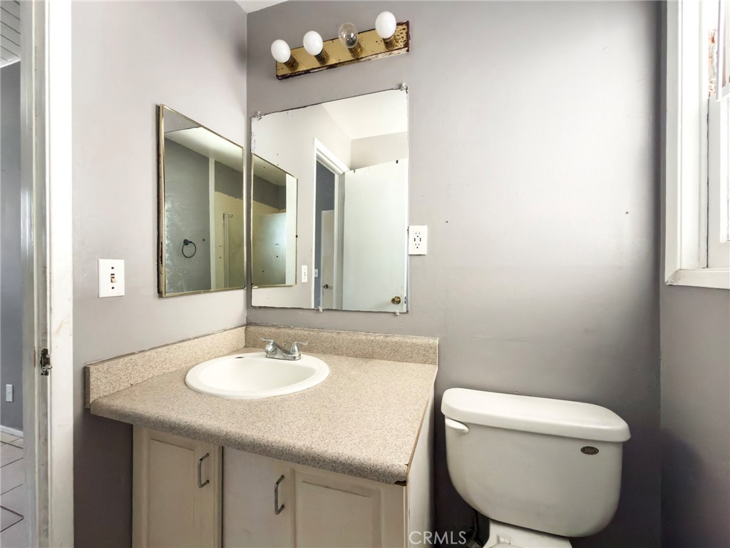 9892 West Chanticleer Road Anaheim, CA 92804 - Photo 9 of 28 Master bath