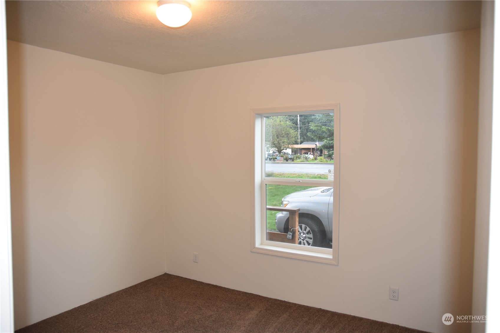 4322 Ocean Beach Highway Longview, WA 98632 - Photo 13 of 19 an empty room with a window