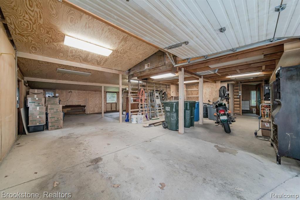 890 Bloomer Road Rochester Hills, MI 48307 - Photo 32 of 34
