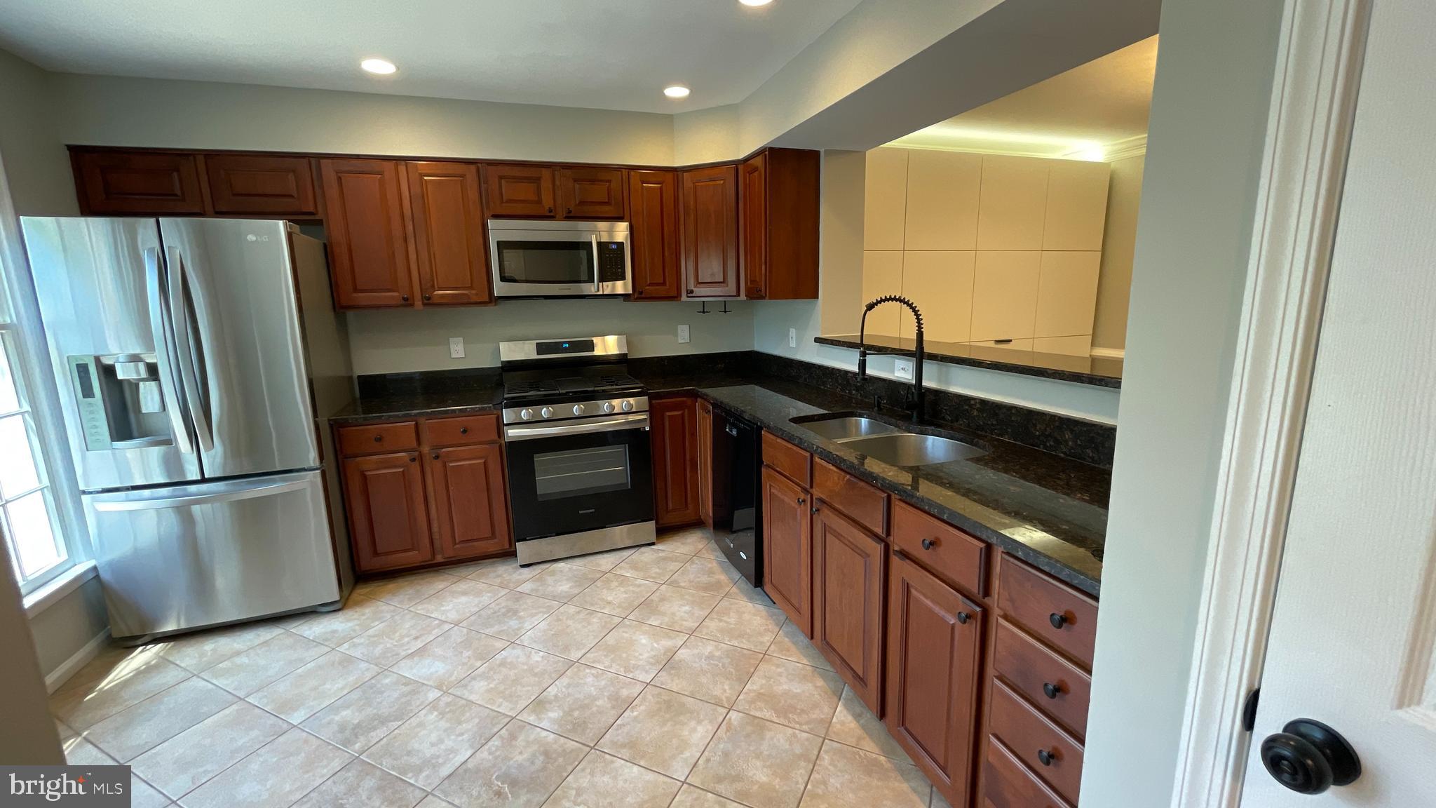 7559 Westmore Drive Springfield, VA 22150 - Photo 5 of 42 Granite counters and cherry cabinets!