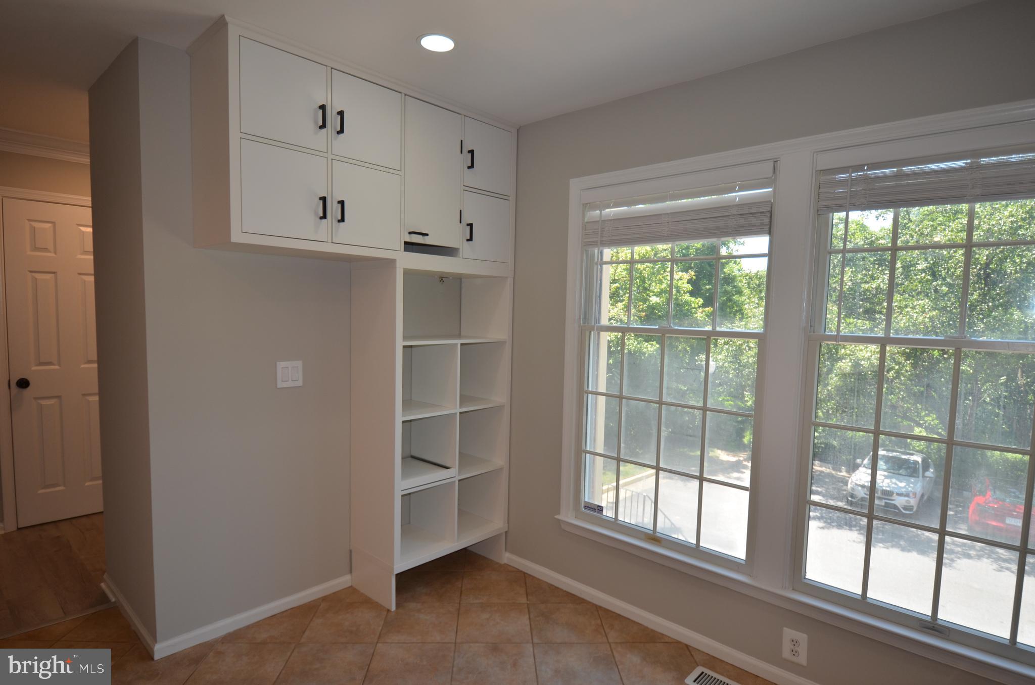 7559 Westmore Drive Springfield, VA 22150 - Photo 8 of 42 Lovely kitchen shelving for organizing pros