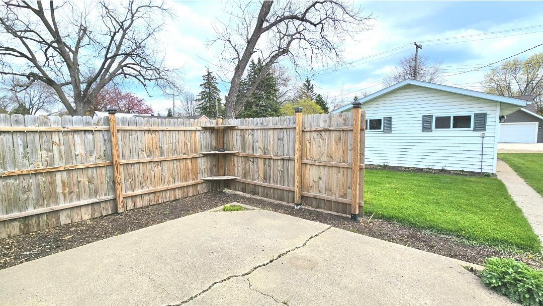 102 East 9th Street Morris, MN 56267 - Photo 3 of 35
