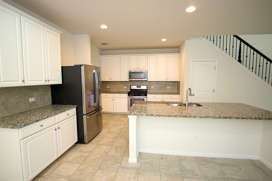 214 Diamond Point Drive Dripping Springs, TX 78620 - Photo 27 of 32