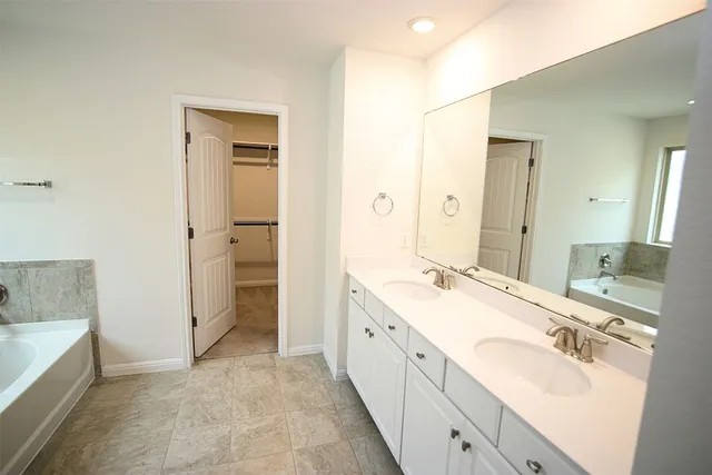 an empty room with closet and a ceiling fan