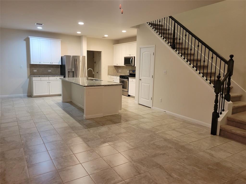 214 Diamond Point Drive Dripping Springs, TX 78620 - Photo 3 of 32