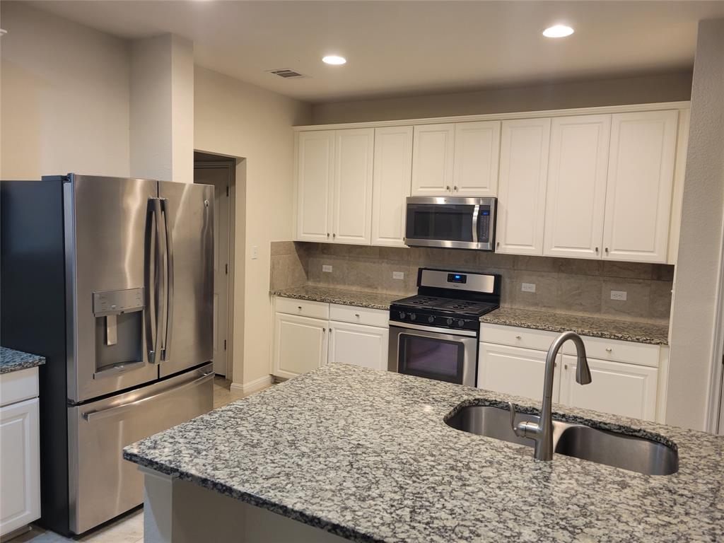 214 Diamond Point Drive Dripping Springs, TX 78620 - Photo 4 of 32