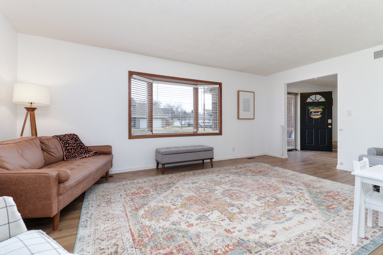 307 Garden Road Normal, IL 61761 - Photo 5 of 32 a living room with furniture and a window