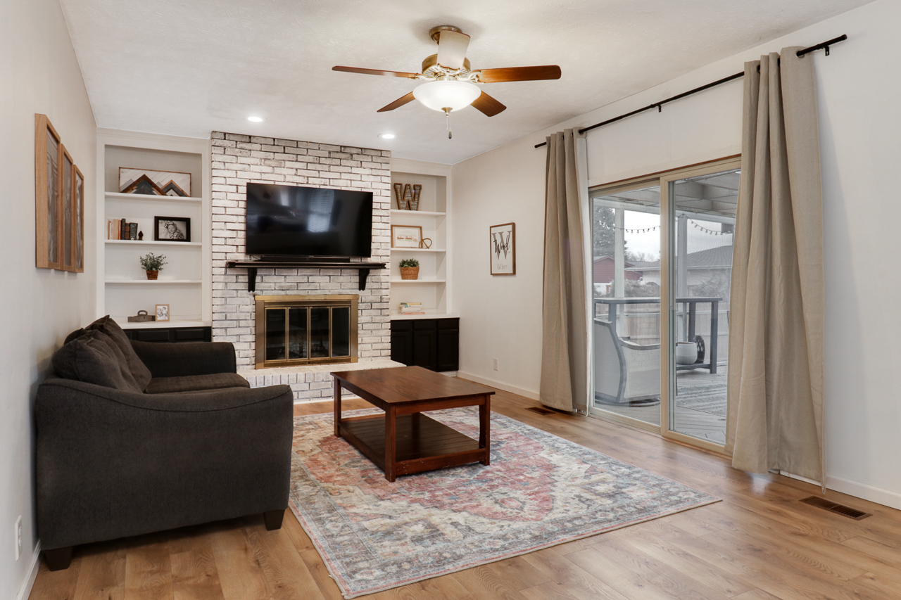 307 Garden Road Normal, IL 61761 - Photo 8 of 32 a living room with furniture and a flat screen tv