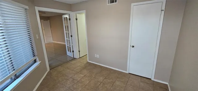 a view of entryway with bathroom