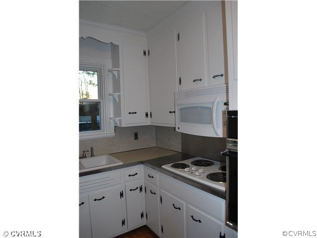 9400 Staples Mill Road Glen Allen, VA 23060 - Photo 5 of 15 Kitchen - Spacious with lots of cabinets
