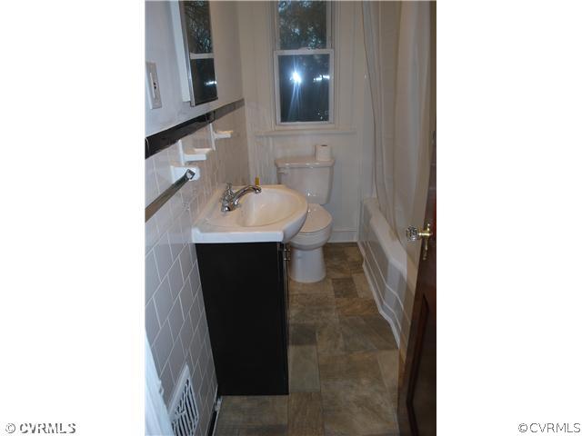 9400 Staples Mill Road Glen Allen, VA 23060 - Photo 8 of 15 Bathroom