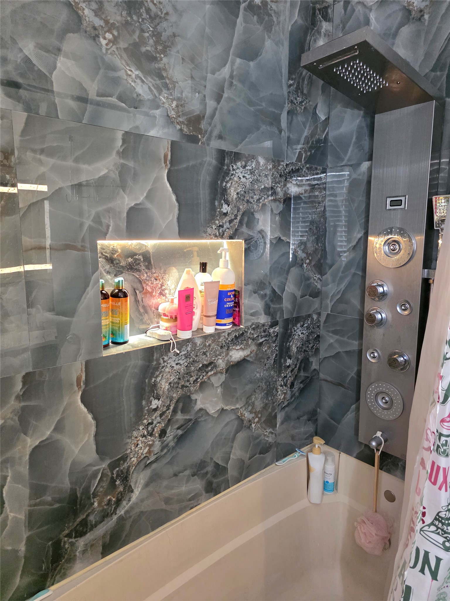 805 Sissom Road Killeen, TX 76541 - Photo 33 of 35 Full bathroom featuring shower / tub combo