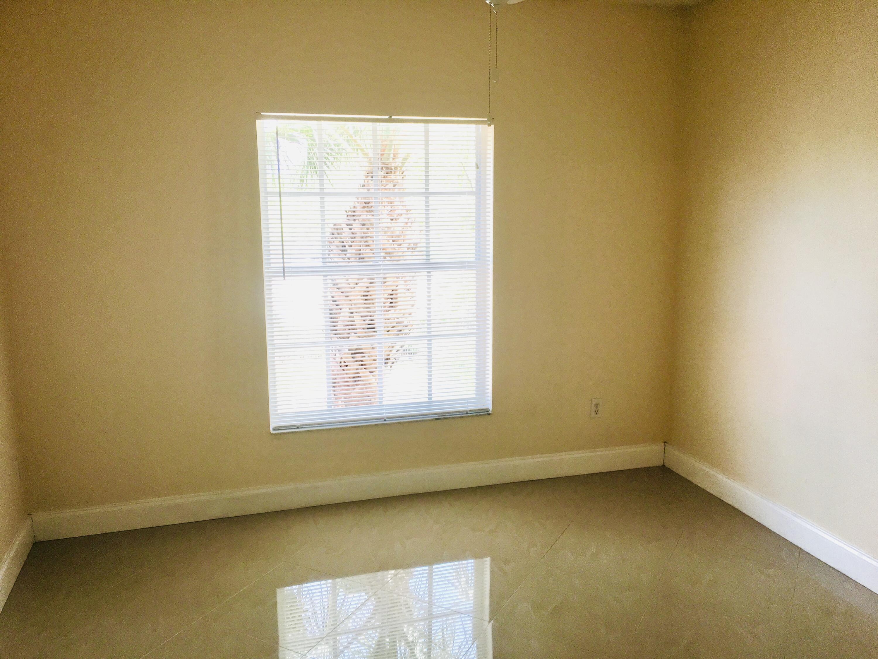 5016 Lantana Road, Unit 1309 Lake Worth, FL 33463 - Photo 5 of 12 4A82CE9D-A3F0-4C36-858D-CC61E3F2A559