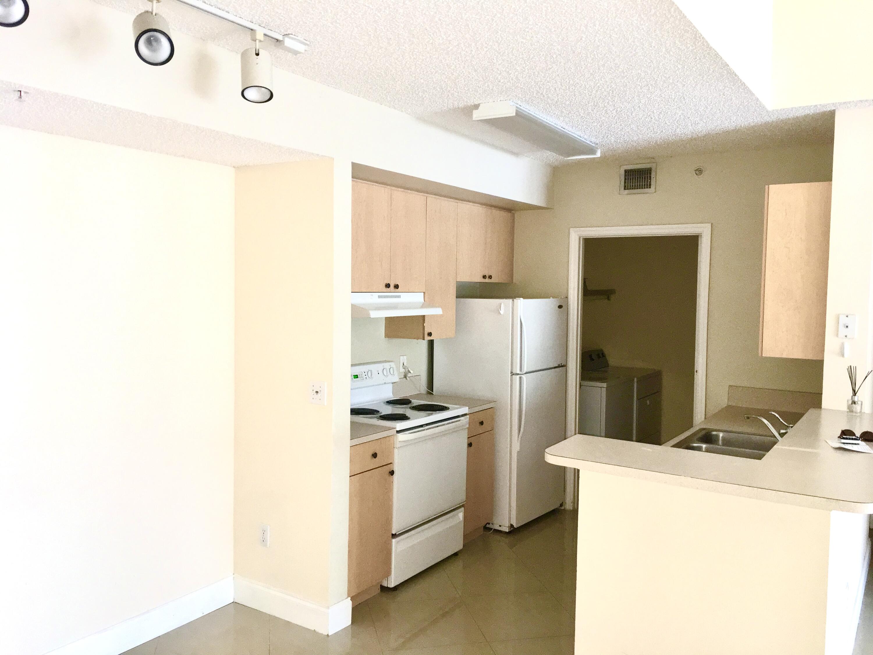 5016 Lantana Road, Unit 1309 Lake Worth, FL 33463 - Photo 8 of 12 363D28FD-7CC9-4F3C-8578-A3F3583B9EE9