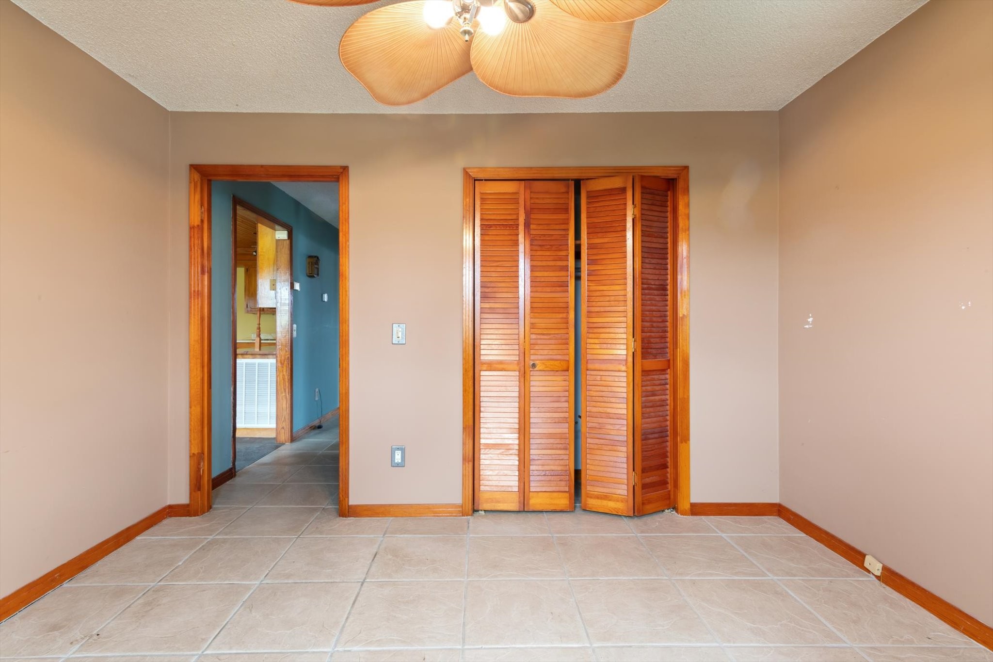 5429 Baxter Road Baxter, TN 38544 - Photo 21 of 36 an empty room with a window