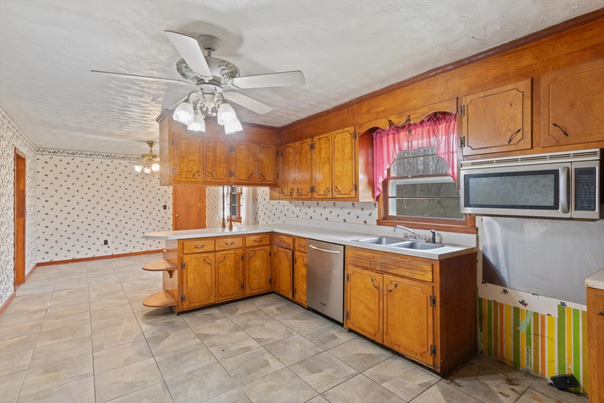 5429 Baxter Road Baxter, TN 38544 - Photo 7 of 36 a kitchen with stainless steel appliances granite countertop a sink and a microwave
