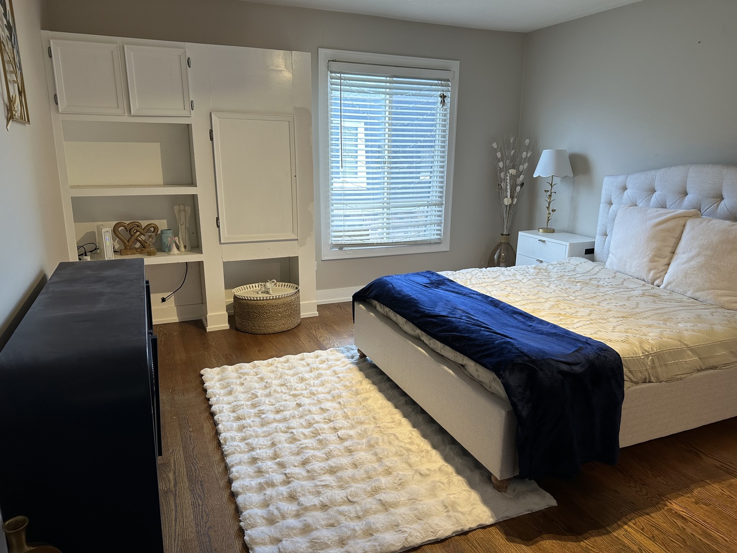 9830 Sayre Avenue, Unit 13 Chicago Ridge, IL 60415 - Photo 22 of 34 a bedroom with a bed and window