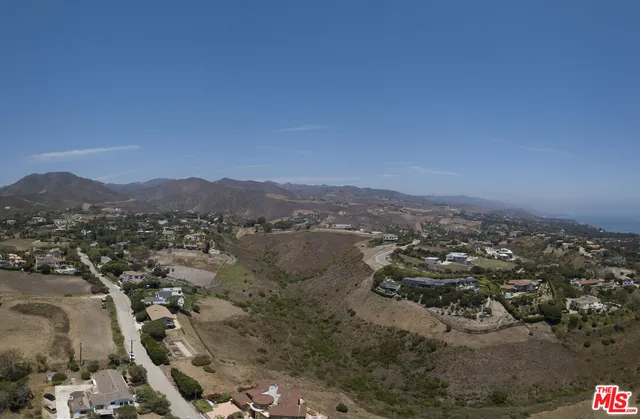 an aerial view of residential house and lake view
