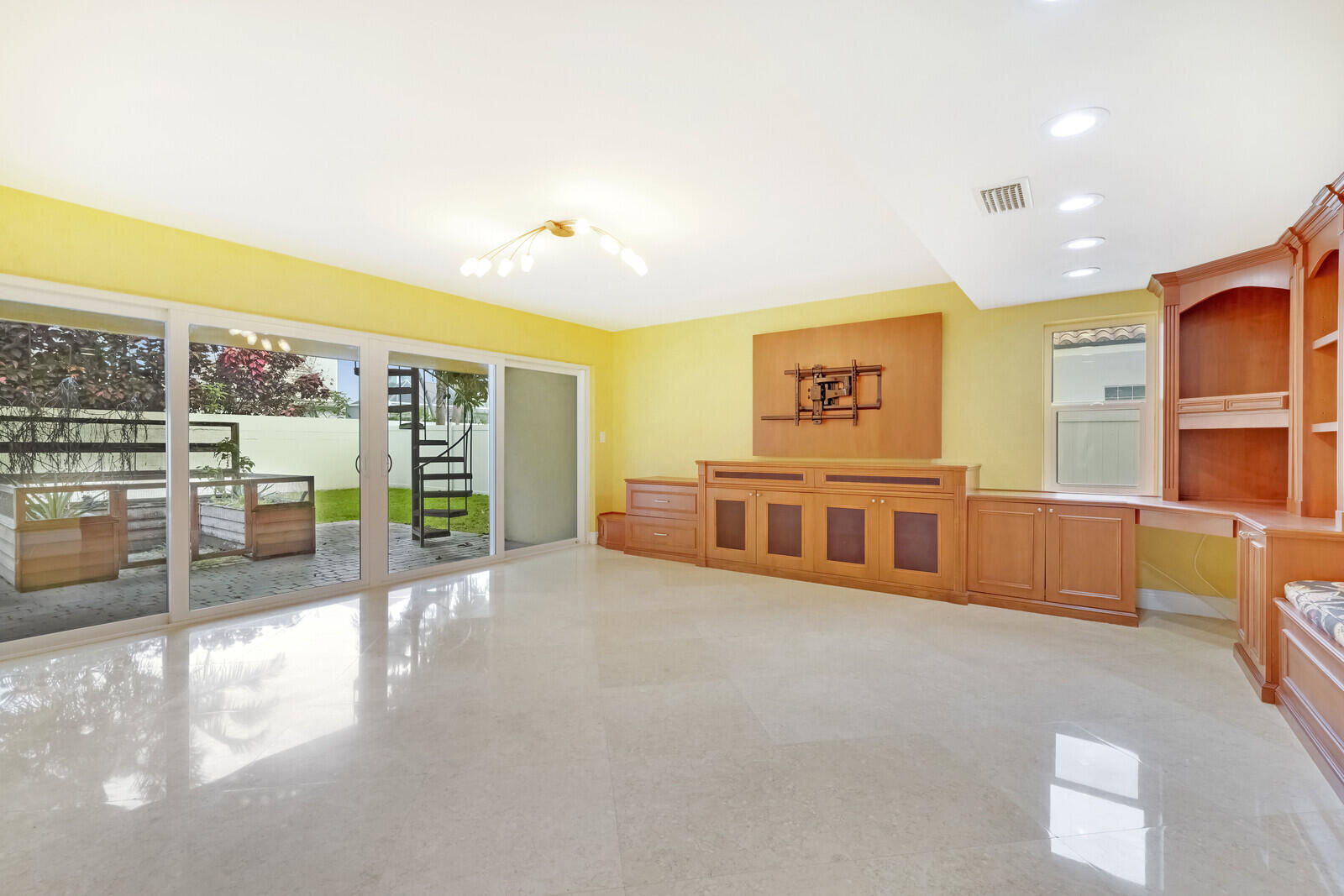 4177 Northwest 28th Way Boca Raton, FL 33434 - Photo 13 of 44 Family Room