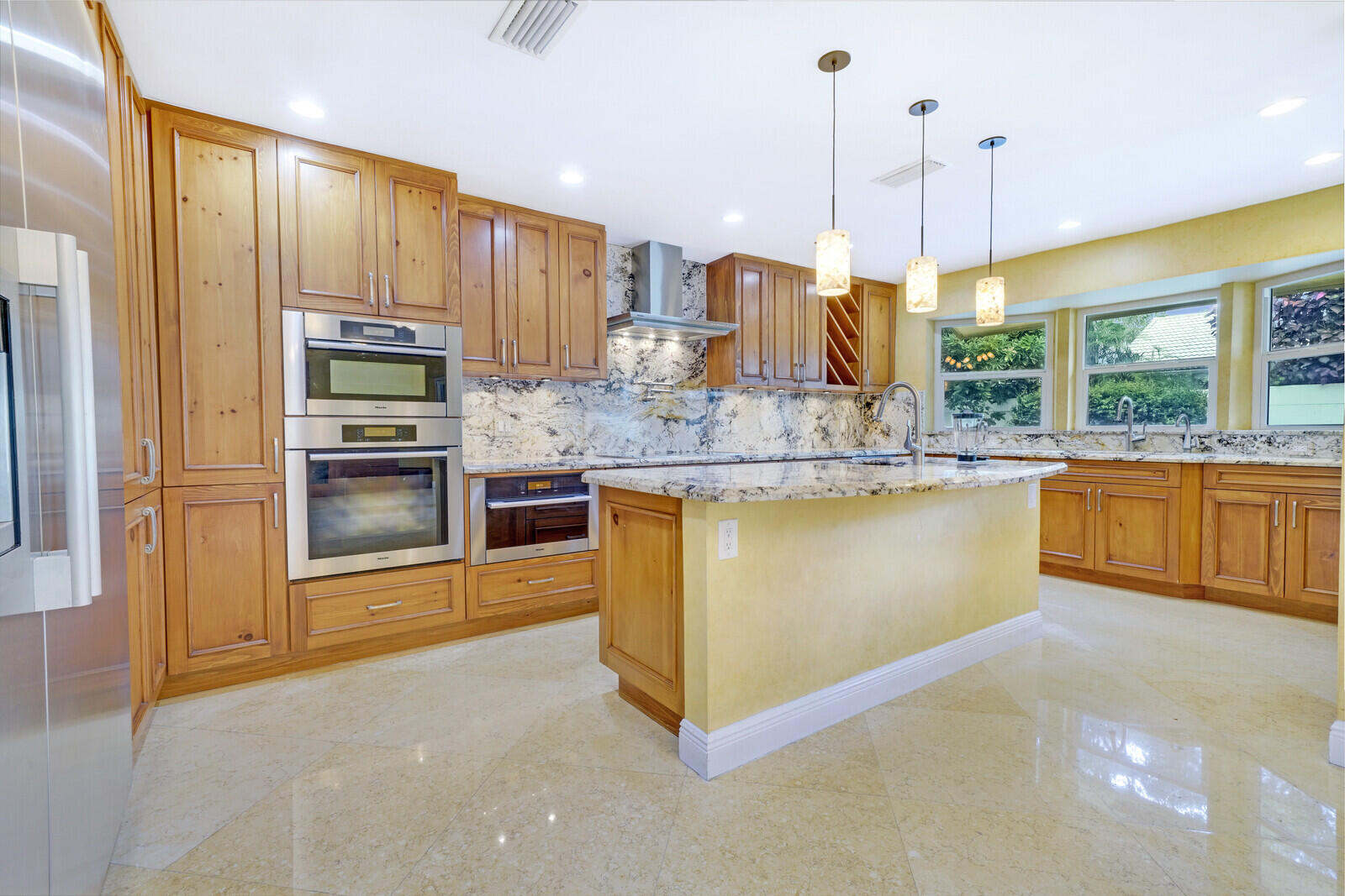 4177 Northwest 28th Way Boca Raton, FL 33434 - Photo 16 of 44 Large and light filled kitchen