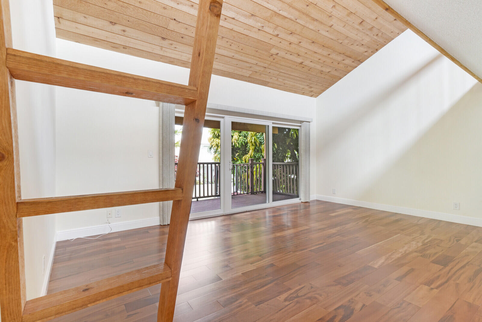4177 Northwest 28th Way Boca Raton, FL 33434 - Photo 28 of 44 Master bedroom access to another loft