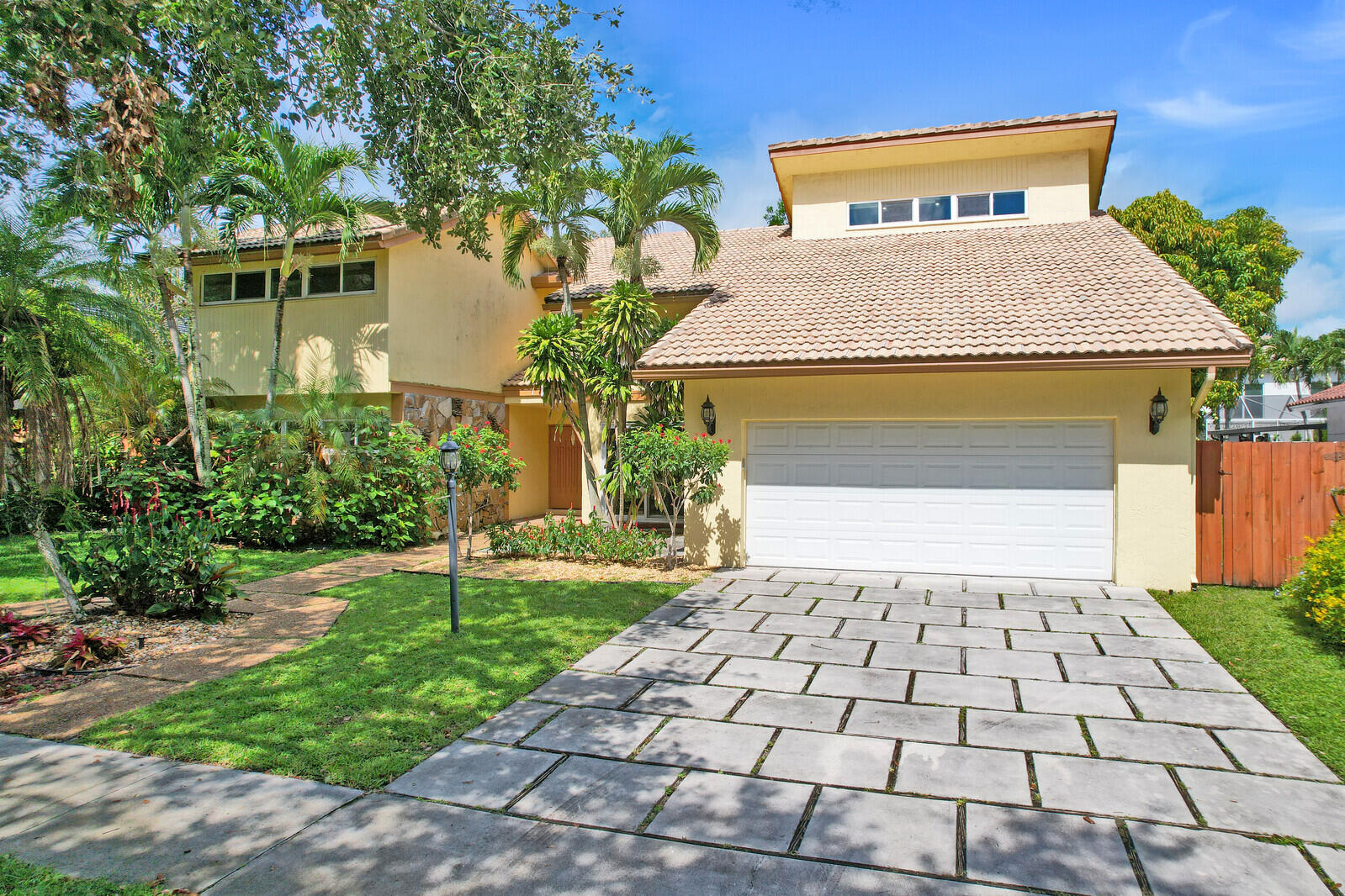 4177 Northwest 28th Way Boca Raton, FL 33434 - Photo 3 of 44 Front elevation