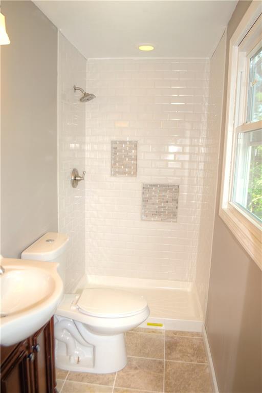 131 McIntyre Road Pittsburgh, PA 15237 - Photo 15 of 25 Newly renovated master bathroom