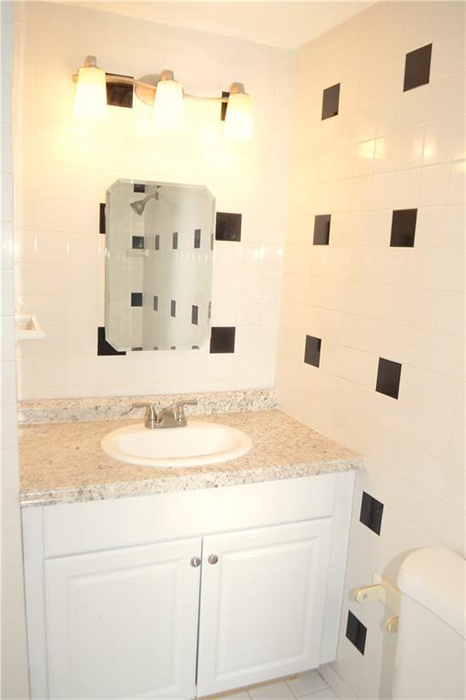131 McIntyre Road Pittsburgh, PA 15237 - Photo 20 of 25 Hall Bath with new vanity